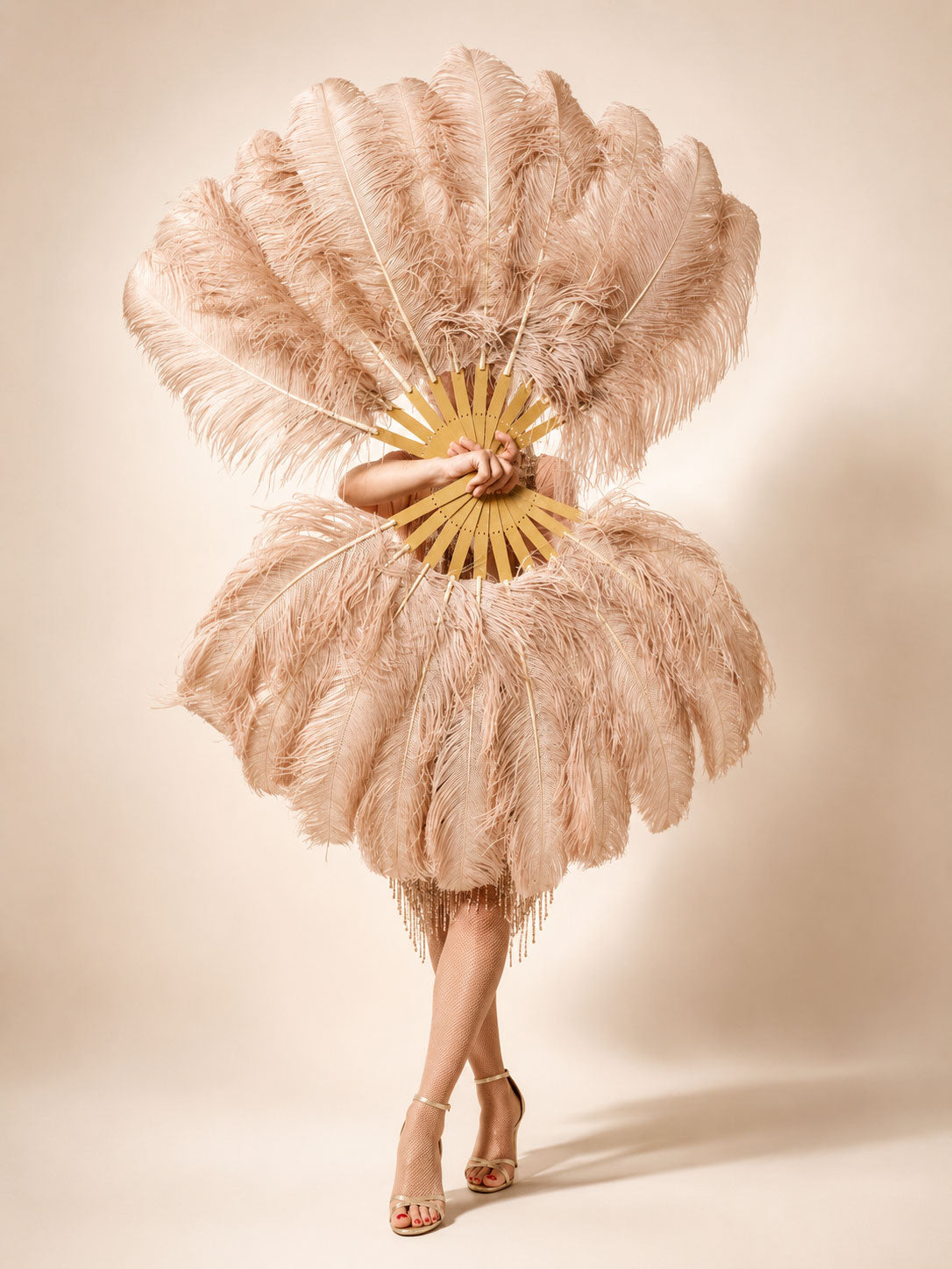 Front view of BurlyLuxe Natural  Single Layer Ostrich Feather Fan.